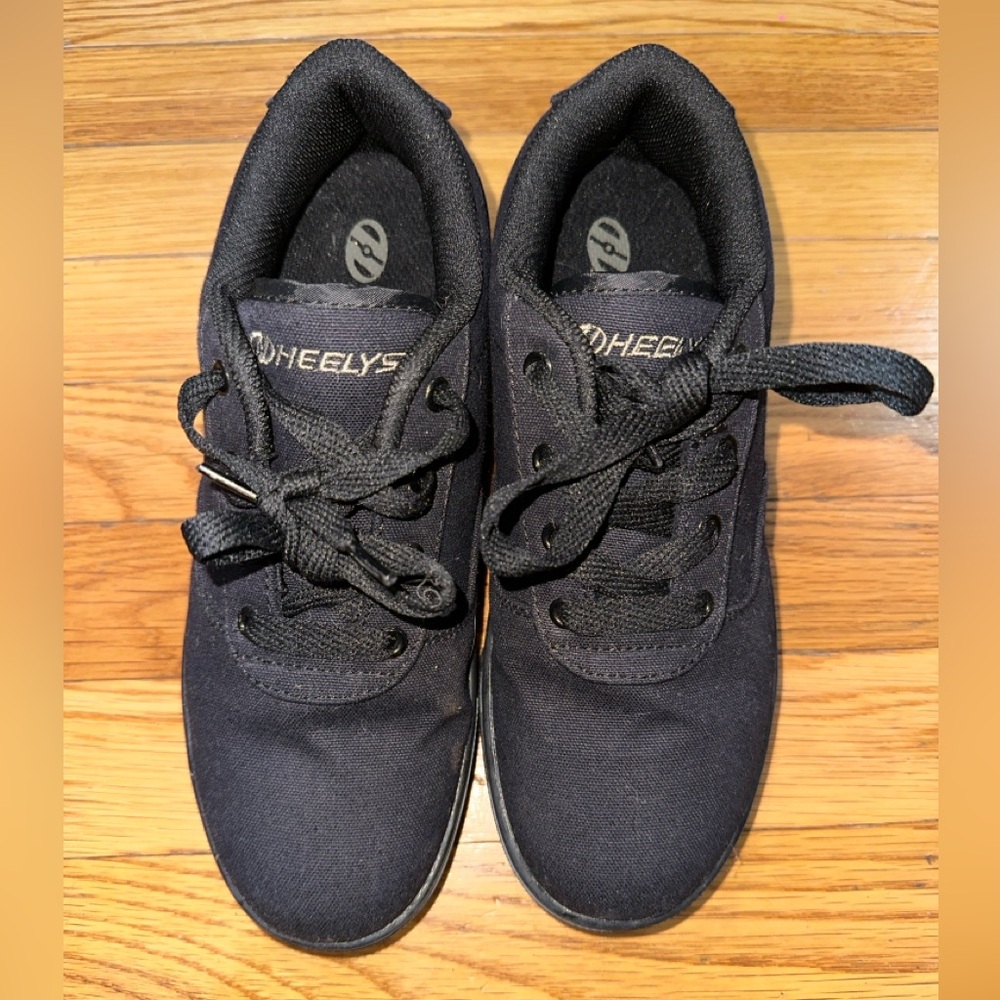 Heely’s youth size 6 All black